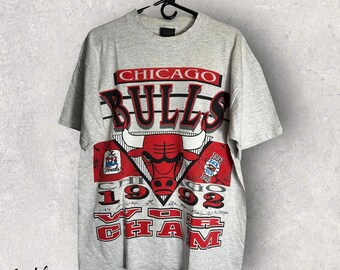 Vintage 1992 Chicago Bulls T-shirt L Back to Back NBA World