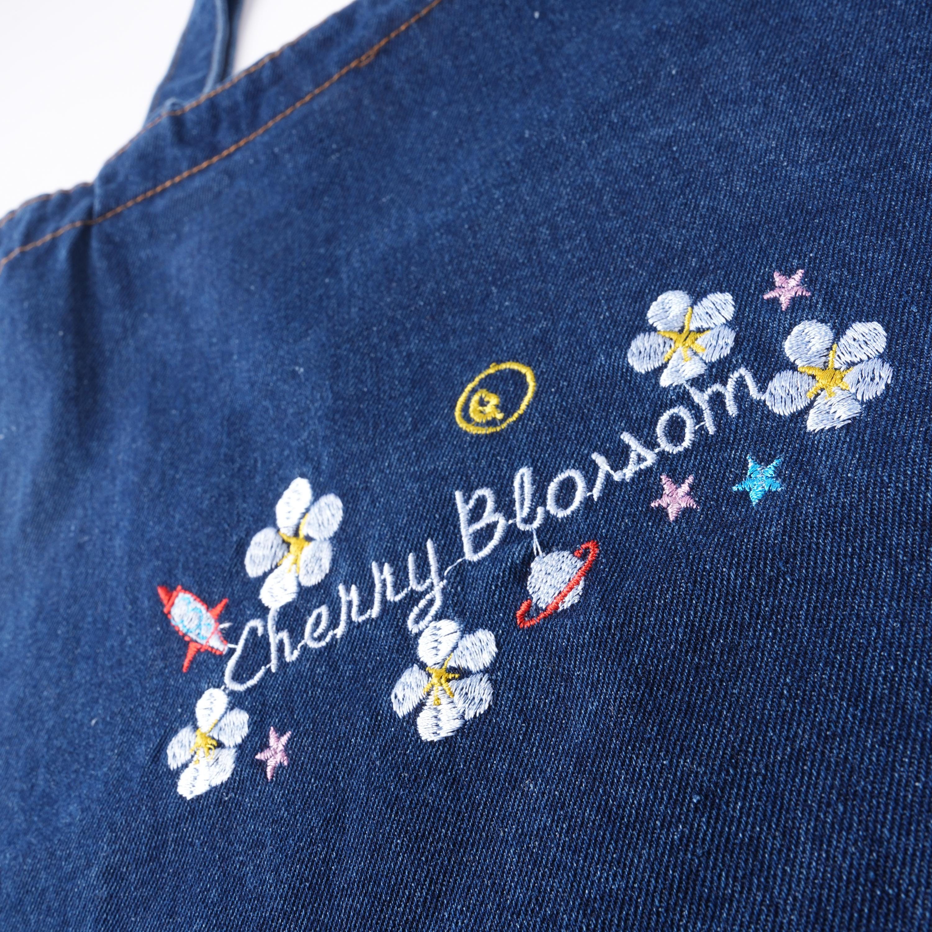 Flower Embroidery Denim Tote: Zipper Closure & Inner Pocket 