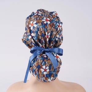 Abstract Flowers Women Ponytail Scrub Cap Cotton Surgical Cap with Sweatband Buttons Dr Nurse OR Hat
