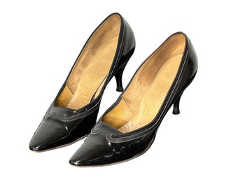1950s/60s black patent leather heels with leather applique by Naturalizer Size 8