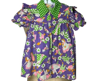 Jaren 60/70 meisjesjurk met Alice and Wonderland-print, maat 5