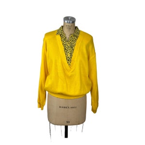 1980s yellow sweatshirt with attached printed blouse by Byer Size M