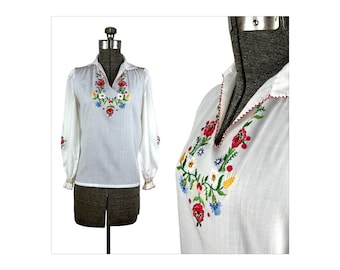 1960s Hungarian blouse hand embroidered Size S