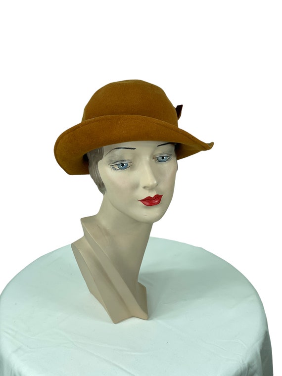 1970s Doeskin wool felt hat with feathers by Geo. Bol… Gem