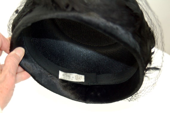 1960s black feather pillbox hat with veil and vel… - image 7