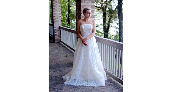 1950s wedding gown strapless gown white tiered ru… - image 1