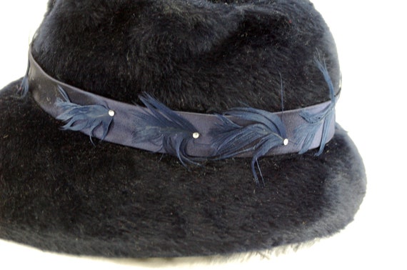 1940s fur felt hat navy blue with feather and rhi… - image 7