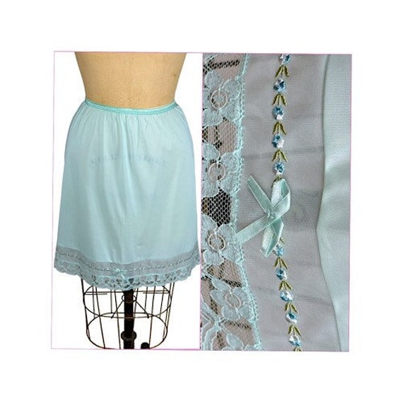1970s short half slip mint green with embroidery … - image 1