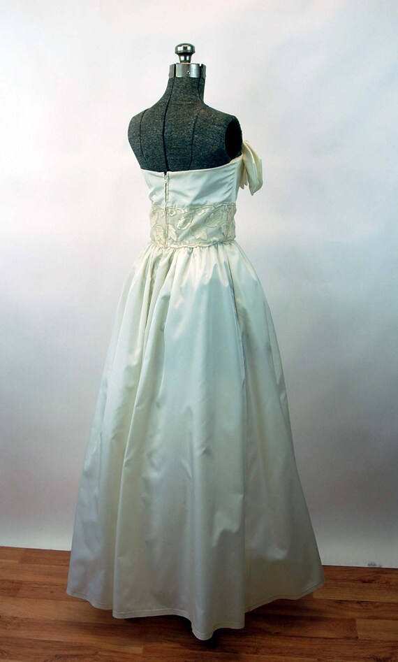 Buy Vintage 70s-80s Aqua Green Ball Gown Victorian Off-shoulder Ruffled  Taffeta Formal Dress Sea Queen / Little Mermaid Princess Sz XS Online in  India - Etsy