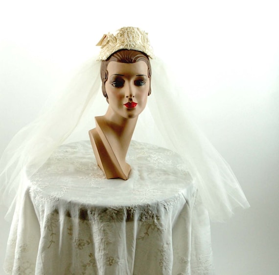 1950s wedding veil with satin cap ivory Alencon la