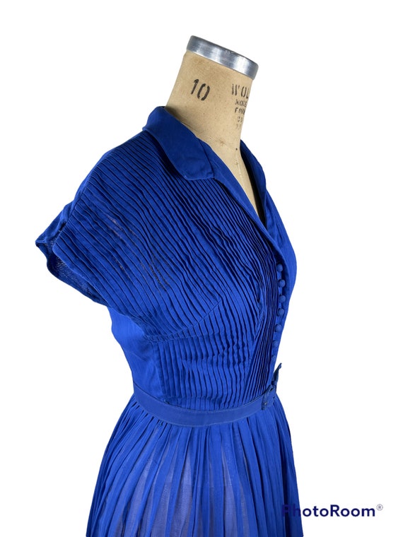 1960s shirtwaist dress royal blue pleated Size M - image 2