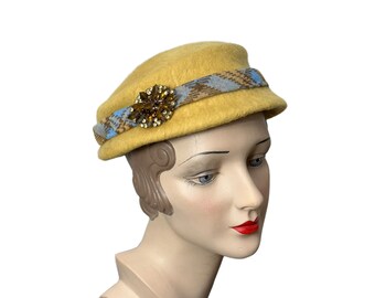 1950s gold mohair hat with brooch by K-M-F Size 22