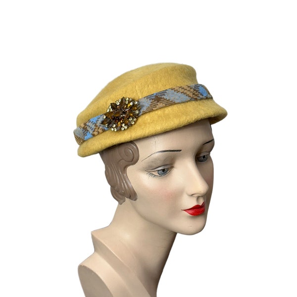 1950s gold mohair hat with brooch by K-M-F Size 22