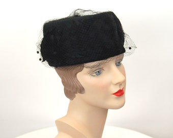 1960s black feather pillbox hat with veil and velvet bow Union Made Size 21