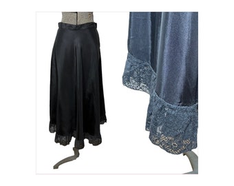 1940s 50s black skirt or slip with lace hem Size S