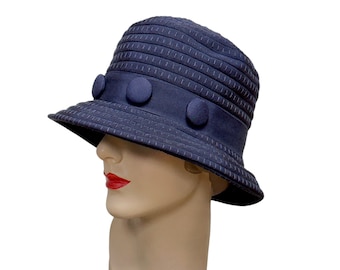 1960s navy blue cloche hat with buttons on band Union Label Size 22