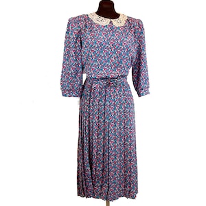 1980s/90s  floral dress with lace collar and pleated skirt Size 12 Elaine Benis style
