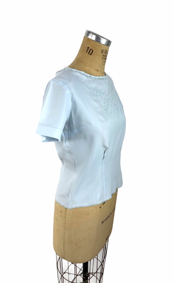 1950s blue blouse embroidered Dacron fitted back … - image 6