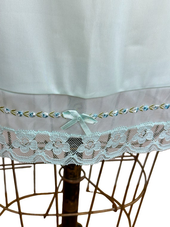 1970s short half slip mint green with embroidery … - image 3