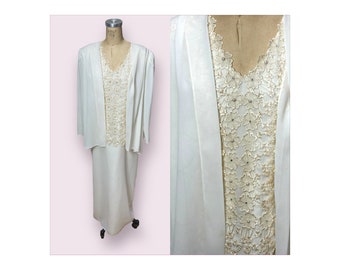 Vintage white formal dress with attached cape and crocheted lace Plus Size