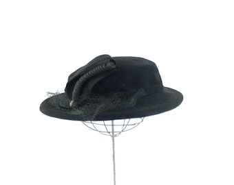 1940s black felt hat with spiral ribbon accent and glass stone with veil by Medfield Size 22.5