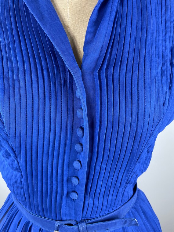 1960s shirtwaist dress royal blue pleated Size M - image 3