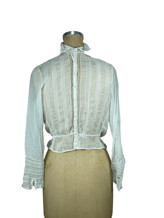 Edwardian white blouse pigeon front with embroide… - image 4