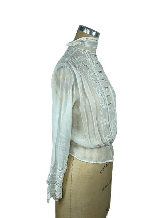 Edwardian white blouse pigeon front with embroide… - image 3