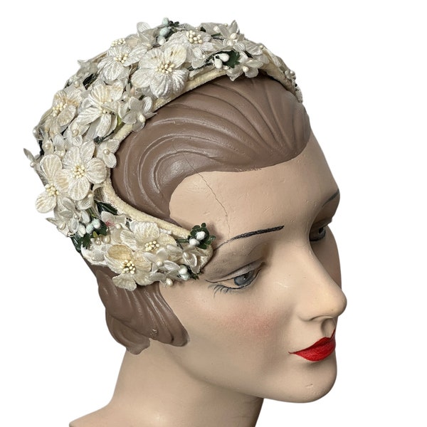1950s Juliet cap with white silk and velvet flowers with pearly centers