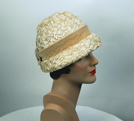 HAT IN CREAM WHITE RAFFIA MIX LACE FABRIC