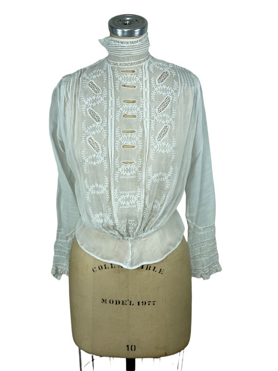 Edwardian white blouse pigeon front with embroide… - image 2