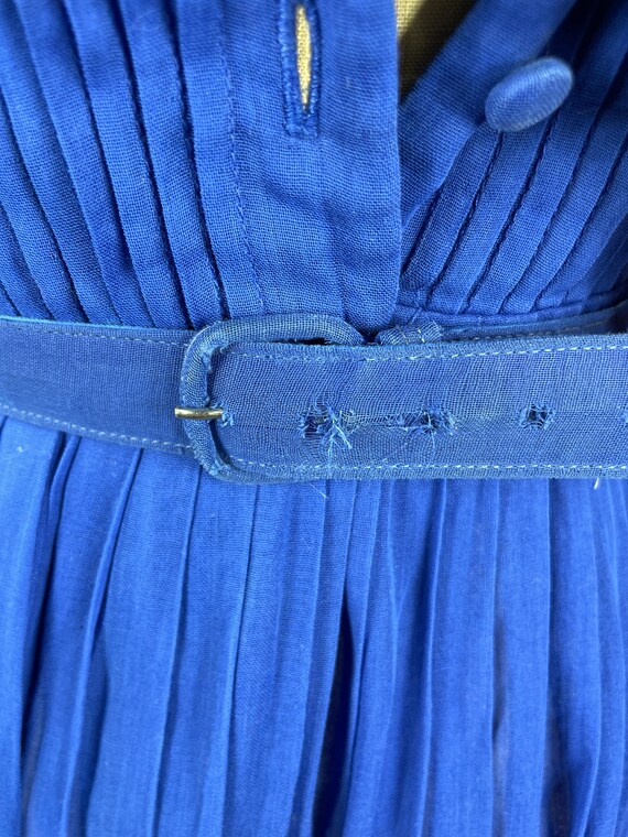 1960s shirtwaist dress royal blue pleated Size M - image 8