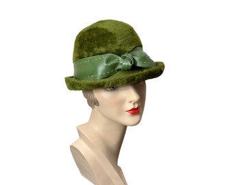 1960s green fur felt hat with vinyl band and bow by Frank Olive Made in Austria Size 21.5