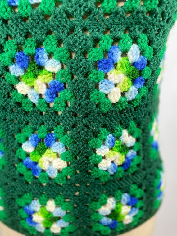 1960s 70s wool granny square pullover vest top gr… - image 5