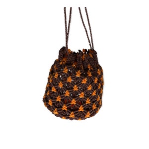 Borsa in macramè di plastica degli anni &#39;70 con coulisse