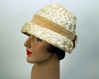 1960s hat white raffia straw cloche hat with velvet band and bow Jean Arlett Size 21.5