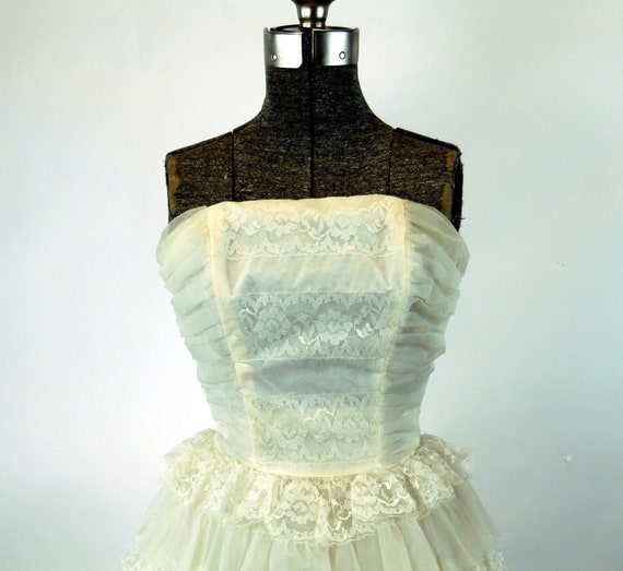 1950s wedding gown strapless gown white tiered ru… - image 3