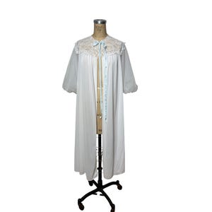 1950s white robe with lace yoke and sheer puffed sleeves by Vanity Fair Size S/M