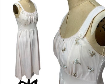 1950s pale pink nightgown with embroidered bodice by Trillium Size S/M