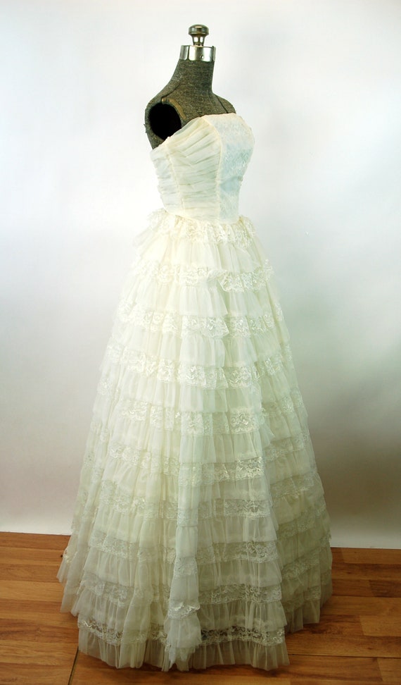 1950s wedding gown strapless gown white tiered ru… - image 7