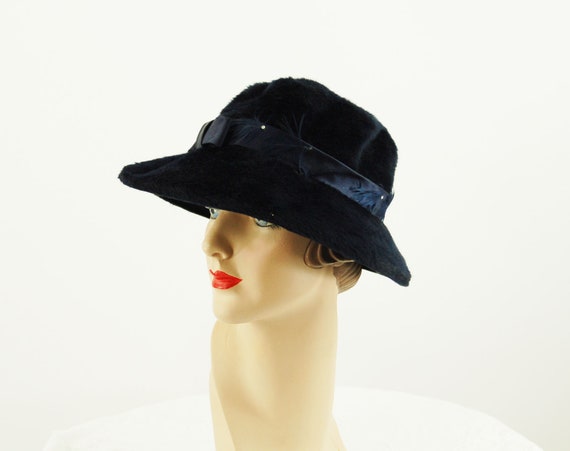 1940s fur felt hat navy blue with feather and rhi… - image 2