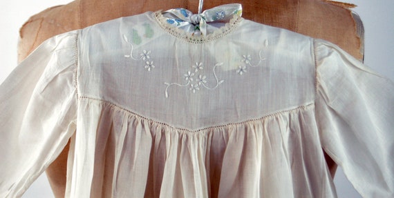 1910s baby dress infant dress ivory batiste embro… - image 3