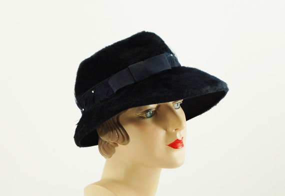 1940s fur felt hat navy blue with feather and rhi… - image 3