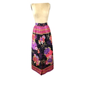 1970s quilted maxi skirt with floral print Size M