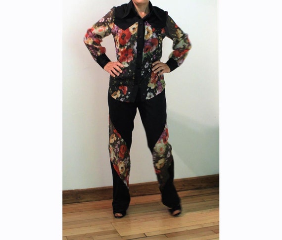 1970s bell bottom pants outfit, flowered blouse, … - image 2