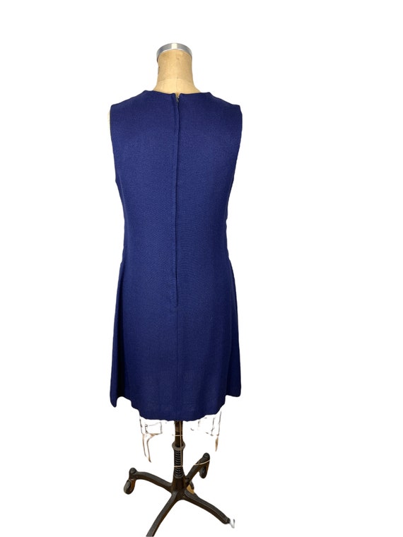 1960s blue linen shift dress with mod geo stripin… - image 4