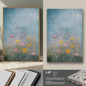 K&ouml;nnte beinhalten: Ein Leinwanddruck eines Aquarellgem&auml;ldes mit einem Feld aus rosa und gelben Blumen vor einem blauen Himmel. Der Druck ist in einem 1,5 Zoll gro&szlig;en Museum-Galerie-Rahmen erh&auml;ltlich, bei dem das Bild gespiegelt wird, um die Seiten der Leinwand nahtlos zu bedecken.