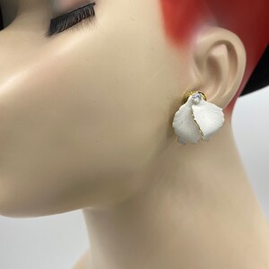 Vintage White Enamel Gold Plate Rhinestone Leaf Clip Earrings E6