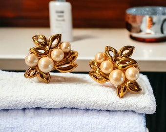 Boucles D'oreilles Clips Vintage Dorées Avec Cabochon Perle - Modèle 5035, Alliage, Bon état Occasion