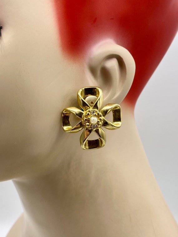 Vintage Baroque Gold Plated Ribbon Bow Pearl Cabochon Clip Earrings Etsy Ireland